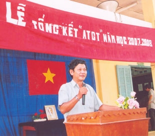 Thầy Nguyễn Văn Trước - Hiệu trưởng Trường TH Phú Hòa Đông 2