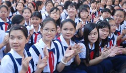 Các em học sinh Trường THPT Trần Đại Nghĩa vui đón năm học mới 2008-2009