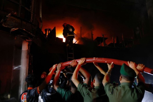 Cháy lớn tại thủ đô Bangladesh, 65 người thương vong ảnh 3