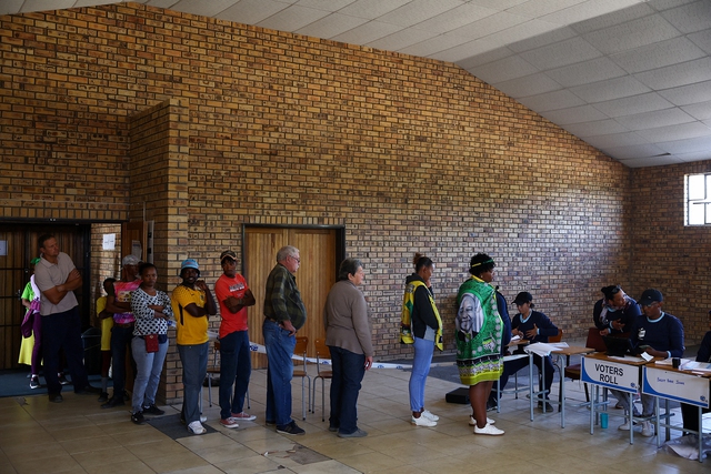 Một điểm bỏ phiếu ở thị trấn Hopetown, tỉnh Bắc Cape - Nam Phi hôm 29-5Ảnh: Reuters