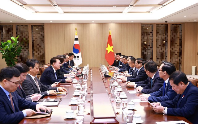 Thủ tướng Phạm Minh Chính hội kiến Tổng thống Hàn Quốc Yoon Suk Yeol tại Seoul vào chiều 2-7  Ảnh: TTXVN