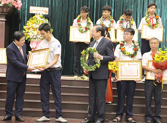 Tiến tới Đại hội Đảng toàn quốc lần thứ XIII: Giáo dục TP.HCM quán triệt nghị quyết của Đảng!