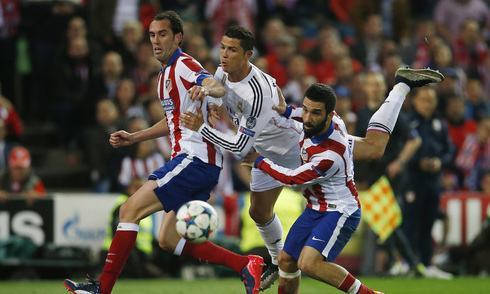 01h00 ngày 19/4, sân Bernabeu, Real Madrid – Malaga: CR7 lại “cô đơn”