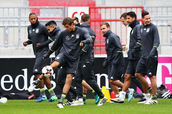 01h45 ngày 9/10, sân Volkspark, bảng C vòng loại W.C khu vực châu Âu, Đức – CH Séc: Khẳng định vị thế