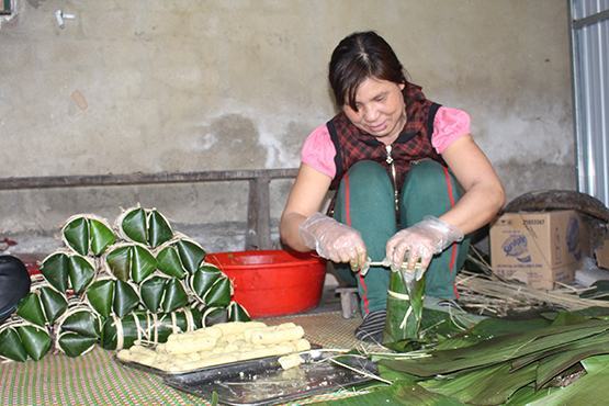 Bánh tét mặt trăng trên xứ Bạch Dương