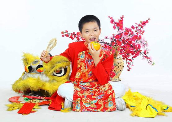 “Ca sĩ nhí” Nguyễn Ngọc Thuận: Tiếng hát  từ trái tim rung động