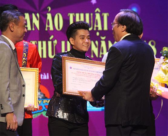 “Chàng trai vàng” của ảo thuật Việt