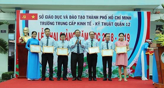 Trường Trung cấp Kinh tế Kỹ thuật Quận 12: Nhiều năm liền đạt danh hiệu Tập thể Lao động xuất sắc