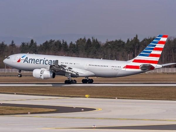 Hàng loạt hành khách đổ bệnh trên hai chuyến bay tới Mỹ