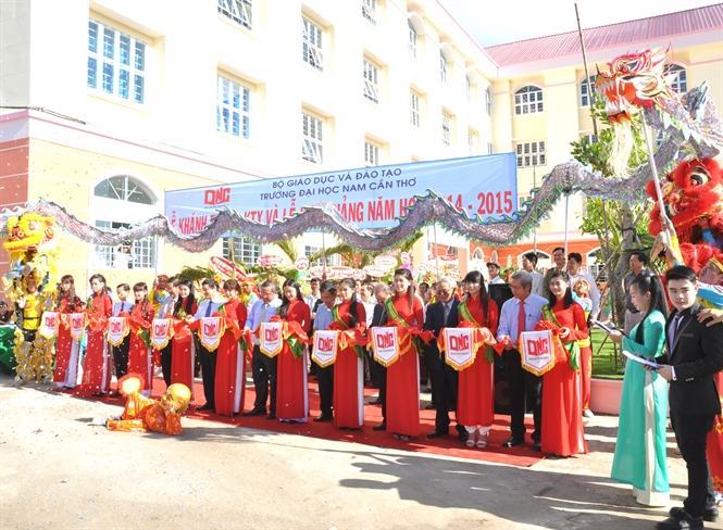 ĐH Nam Cần Thơ khai giảng năm học mới