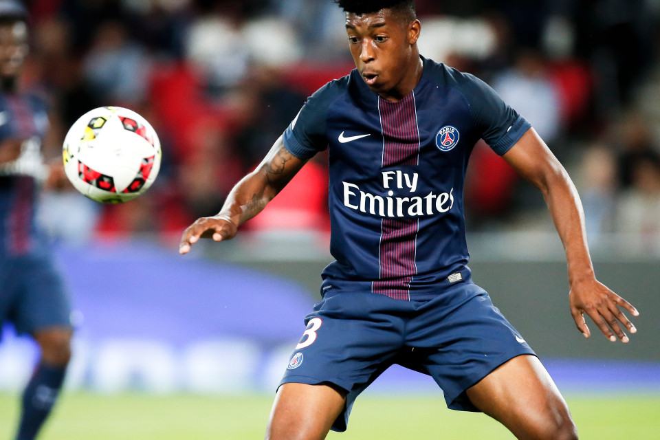 Mục tiêu của M.U, Chelsea được tăng lương… 2450%