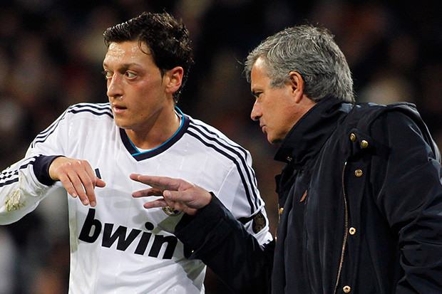 Mourinho gây sốc với Mesut Ozil