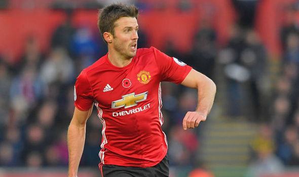 Carrick bóng gió báo tin buồn đến fan M.U