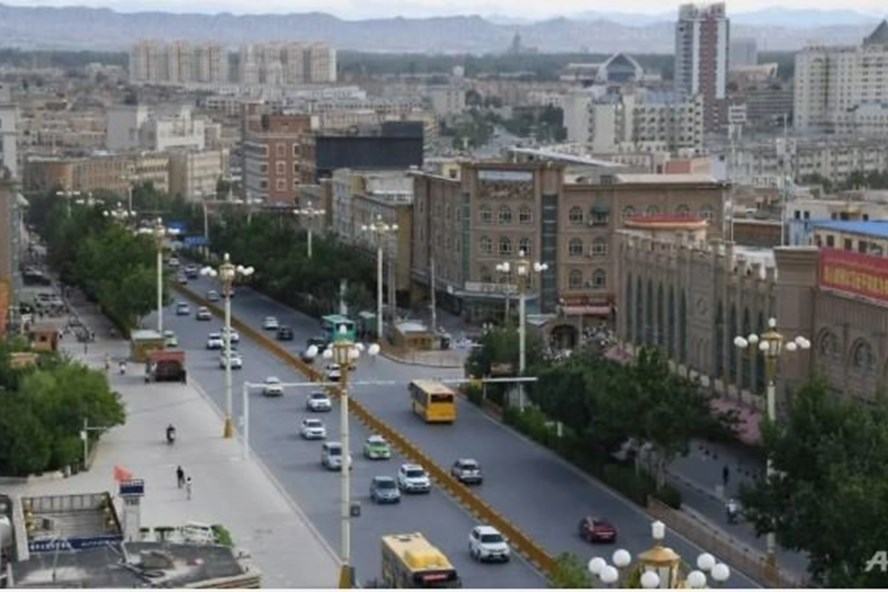 Phát hiện 137 ca COVID-19, Trung Quốc xét nghiệm hàng loạt ở Tân Cương