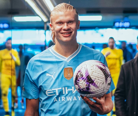 Erling Haaland phản pháo mạnh mẽ cựu danh thủ CLB M.U sau ‘cú poker’ cho Man City