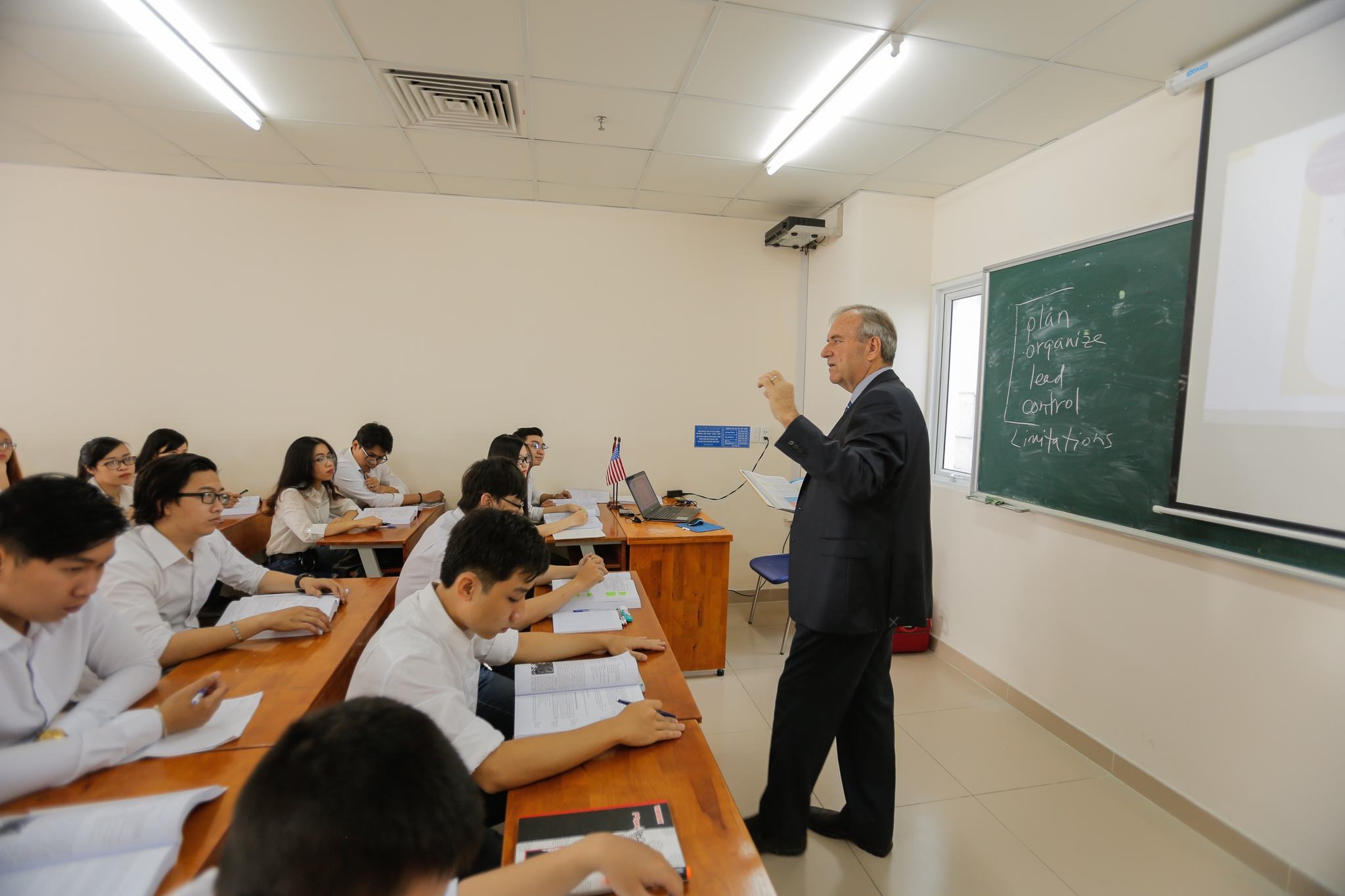 Làm sinh viên ĐH Lincoln Hoa Kỳ tại Việt Nam, tự tin bước ra thế giới