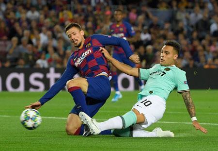 Barca xác định “xuống tay” thuyết phục đàn em Messi