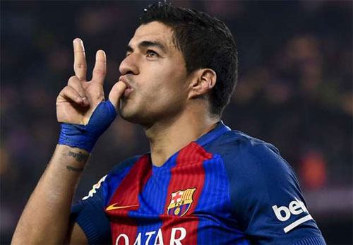 Nhận hai thẻ đỏ, Barca vẫn vào chung kết Cup Nhà vua