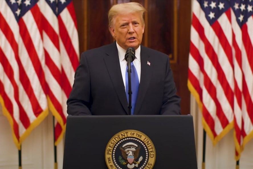 Tỉ lệ tín nhiệm Tổng thống Trump tăng vào những giờ cuối tại vị