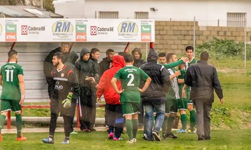 Cầu thủ bị treo giò 47 trận vì đánh trọng tài