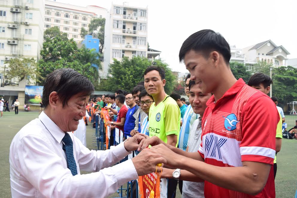 TP.HCM: Khai mạc giải bóng đá mini nam giáo viên THPT