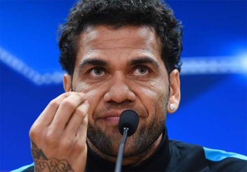 Dani Alves: Lãnh đạo Barca rất giả dối và vô ơn