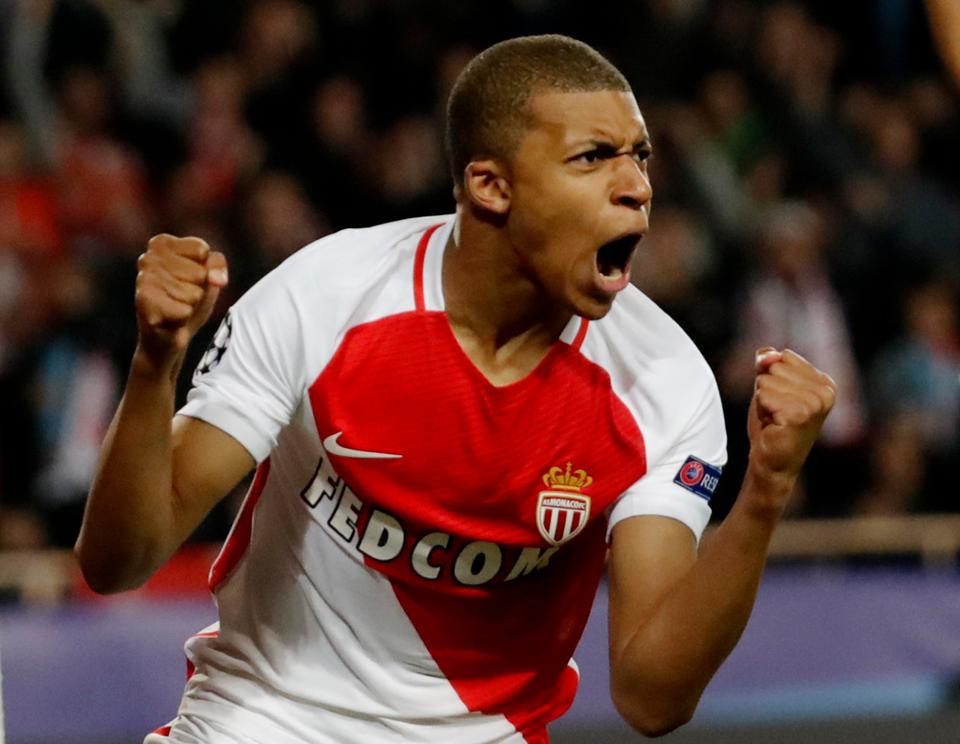 Chi 69 triệu bảng mua Mbappe, M.U vẫn “nếm trái đắng”