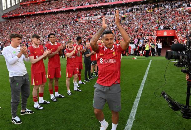 Rời Liverpool, Thiago từ giã sự nghiệp quần đùi áo số