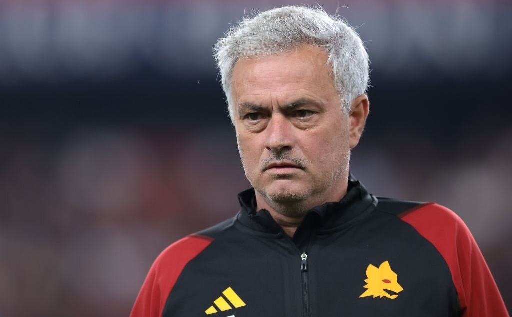 CĐV AS Roma kêu gọi sa thải HLV Mourinho sau trận thua sốc