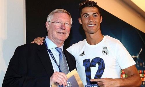 Ronaldo nói với Alex Ferguson về mong muốn rời Real