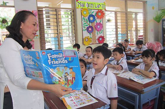 Tăng cường đưa ngoại ngữ, tin học đến học sinh