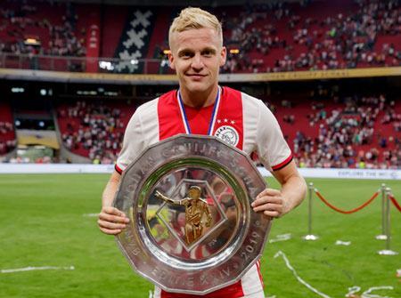 Vì sao M.U chiêu mộ Van de Beek?