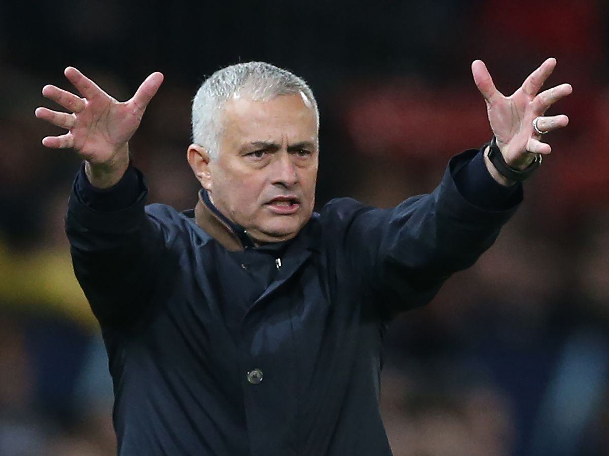 Mourinho hé lộ thời điểm quay lại băng ghế huấn luyện