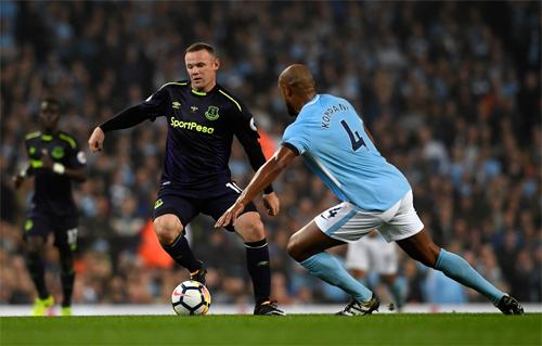 Rooney trở thành cầu thủ thứ hai ghi 200 bàn ở Ngoại hạng Anh