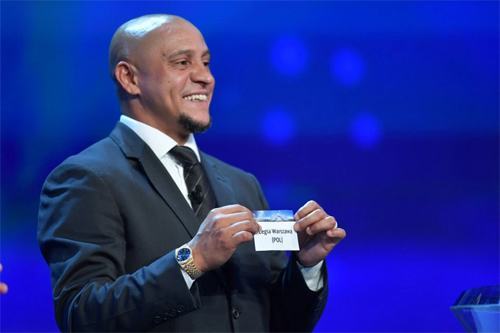 Tòa án Brazil ra lệnh bắt giam Roberto Carlos