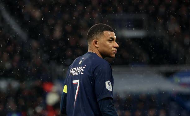 Mbappe nghi ngờ PSG làm trái hợp đồng