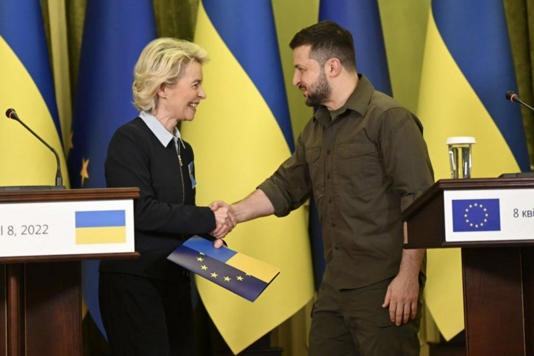 Lãnh đạo EU tới Ukraina trao “cẩm nang” cho Tổng thống Zelensky