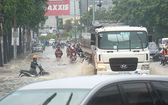 Giải quyết căn cơ 17 tuyến đường ngập thường xuyên