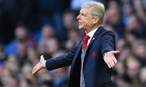 Wenger: Sterling ăn vạ giỏi, trình độ trọng tài đi xuống