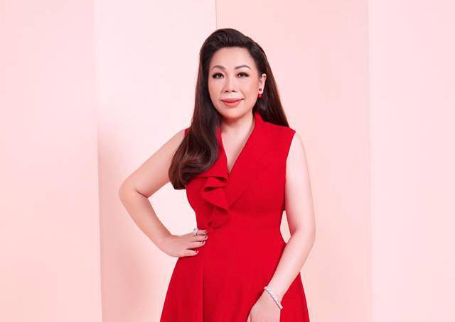 Nhà thiết kế Linh San làm giám khảo Hoa hậu Trái đất 2018