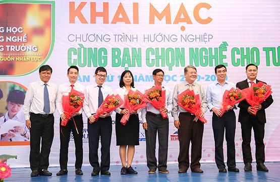 Khởi động “Cùng bạn chọn nghề cho tương lai”