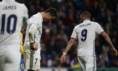 Ronaldo ghi cú đúp giúp Real thoát thua trên sân nhà