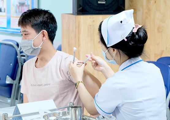 Dịch Covid-19 bùng phát mạnh trên thế giới: Việt Nam tiếp tục kiên trì “5K + vắc-xin”