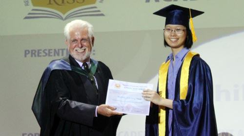 10 học sinh nhận bằng tú tài quốc tế