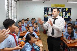 100% học sinh từ 8 tuổi được học tiếng Anh vào năm 2015