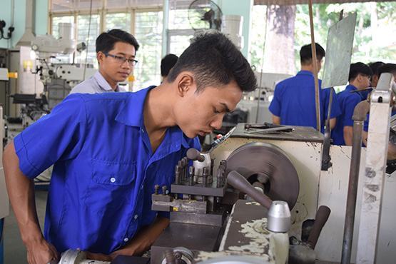 Trường nghề tại TP.HCM: Áp dụng chuẩn đầu ra ngoại ngữ…