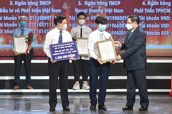 Chống dịch theo phương châm mới “5K + vắc-xin”