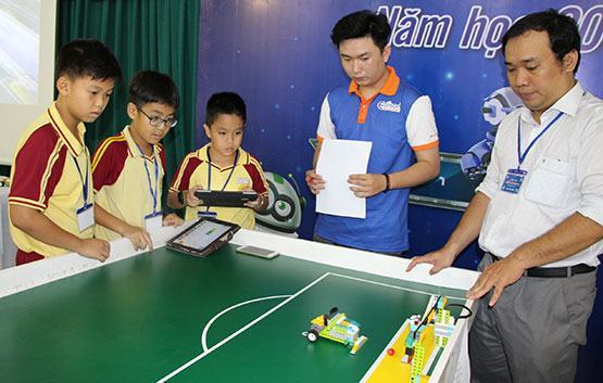 Học sinh tranh tài STEM – Robotics