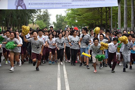 Học sinh chạy bộ từ thiện