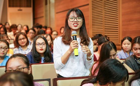 Chia sẻ thông tin về sáng tạo xã hội với sinh viên